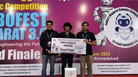 Dhanbad: IIT ISM के स्टूडेंट्स ने बनाया पहले अनोखा Robot,गुजरात से जीत लाये 10 लाख का प्राइज