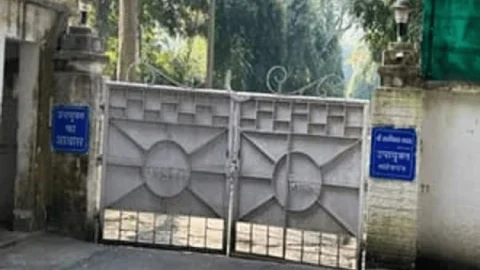 jharkhand : साहिबगंज DC के कैंप ऑफिस से 14 गोलियां और आठ लाख कैश बरामद, विनोद सिंह के घर मिले 25 लाख
