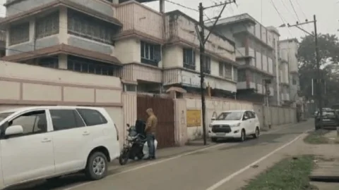 Dhanbad: कोल व होटल बिजनसमैन के यहां इनकम टैक्स की रेड में तीन करोड़ रुपये के ज्वेलरी मिले, आज पूरी हो सकती है कार्रवाई