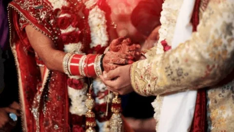 Uttar Pradesh: फेक IRS अफसर बन महिला DSP से कर ली शादी, पुलिस ने आरोपी को किया अरेस्ट