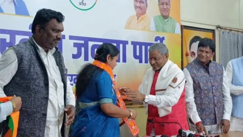 Jharkhand: लोकसभा चुनाव से पहले कांग्रेस को बड़ा झटका, पश्चिम सिंहभूम एमपी गीता कोड़ा BJP में शामिल