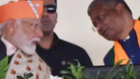 PM नरेंद्र मोदी ने धनबाद की सभा दिया बड़ा पॉलिटिकल संकेत, 32 मिनट के भाषण में चार बार लिया बाबूलाल मरांडी का नाम