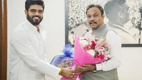 Bihar : पशुपति पारस के साथ फिर होगा 'खेला'! BJP प्रभारी विनोद तावड़े से मिले प्रिंस राज