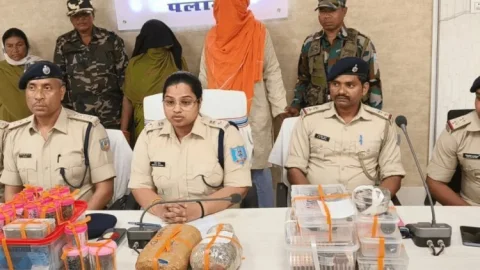 Palamu: चार किलो गांजे के साथ 26 लाख का प्रतिबंधित टैबलेट व सीरप बरामद, वाइफ-हसबैंड अरेस्ट