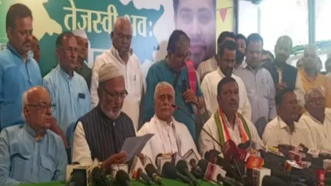 Lok Sabha Election 2024 : महागठबंधन में बंट गई लोकसभा सीट, RJD 26, कांग्रेस नौ, लेफ्ट पांच सीट लड़ेगी