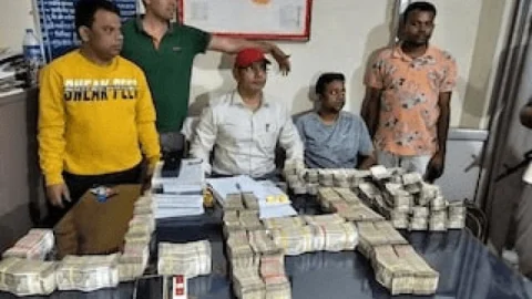 Lok Sabha Election 2024 Jharkhand :  गिरिडीह में FST ने बस से एक करोड़ नौ लाख रूपये कैश किया बरामद