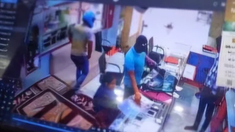 Bihar: मुजफ्फरपुर में लूट की बड़ी घटना, कलकत्ता ज्वेलर्स से 51 लाख की ज्वेलरी लेकर भागे क्रिमिनल