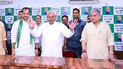 Lok Sabha Election 2024 Bihar : भागलपुर के एक्स RJD एमपी बुलो मंडल JDU में हुए शामिल