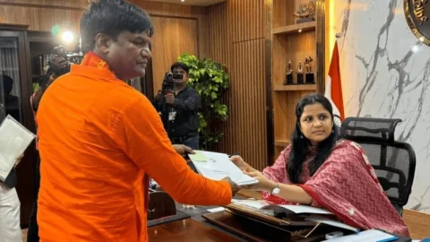 Lok Sabha Election 2024 Dhanbad:BJP कैंडिडेट ढुल्लू महतो ने किया नामांकन