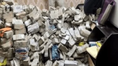 Jharkhand : रांची में मिनिस्टर आलमगीर आलम के पीएस के नौकर व अन्य ठिकानो  से 35 करोड़ रुपये कैश बरामद