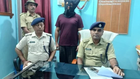 Jharkhand: उत्तर प्रदेश का 50 हजार का ईनामी गैंगस्टर देवघर में अरेस्ट