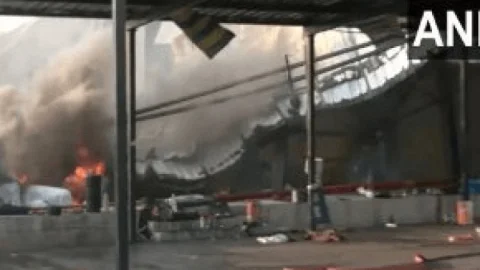 Gujarat Fire Tragedy :  राजकोट में ‘गेमिंग जोन’ में लगी भीषण आग, बच्चों समेत 27 लोगों की मौत