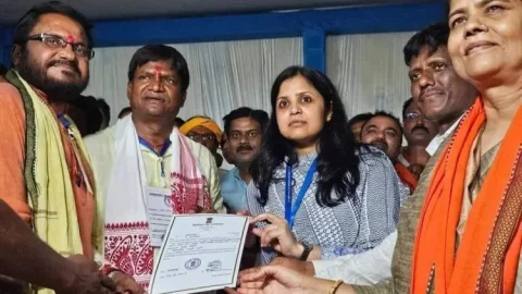 ढुल्लू महतो ने 3,31,583 वोटों सेकी जीत हासिल, कांग्रेस की अनुपमा सिंह को हराया