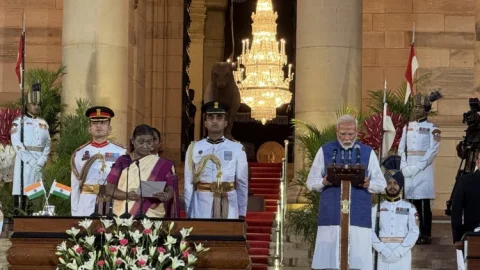 PM Modi Oath Ceremony: नरेंद्र मोदी ने लगातार तीसरी बार प्रधानमंत्री पद की ली शपथ