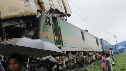 West Bengal Train Accident:कंचनजंगा ट्रेन हादसे में 10 लोगों की मौत, घायलों से मिले रेल मिनिस्टर