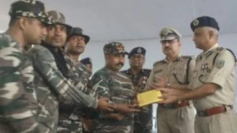 Jharkhand:DGP ने चाईबासा एनकाउंटर में पांच नक्सलियों को शूट करनेवाली टीम को किया सम्मानित