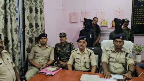 Jharkhand: खूंटी  पुलिस को मिली बड़ी सफलता, PLFIके एरिया कमांडर सहित दो उग्रवादी अरेस्ट