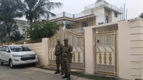 Dhanbad: मेडिकल घोटाले के आरोपित प्रमोद सिंह के घर पर ईडी की रेड