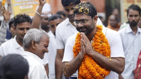 Dhanbad: आपके साथ से बनेगा बेहतर धनबाद, विकसित धनबाद: मयूर शेखर झा 
