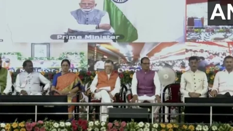 Jharkhand: अब देश की प्राथमिकता गरीब आदमी: पीएम नरेंद्र मोदी