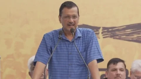 नई दिल्ली: अरविंद केजरीवाल ने आप मुख्यालय में कार्यकर्ताओं को किया संबोधित, कहा- दो दिन बाद CM पद से इस्तीफा देंगे