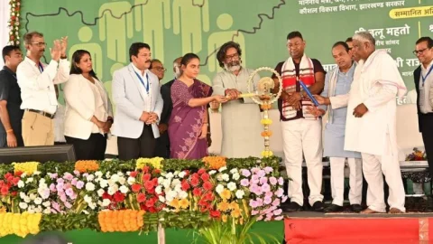 Dhanbad: झारखंड में खोले जायेंगे श्रम आवासीय विद्यालय और मॉडल स्कूल: सीएम हेमंत सोरेन 