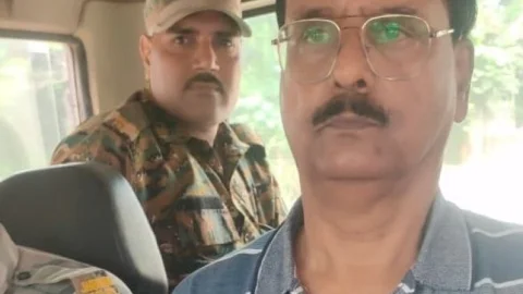 Jharkhand : ACB ने देवघर के सिविल सर्जन 70 हजार रुपये घूस लेते किया अरेस्ट