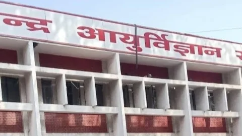 Jharkhand:RIIMS से छह दिन का नवजात चोरी, CCTV में बच्चे को लेकर भागती दिखी युवती