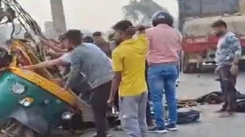 Bihar:बिहटा-खगौल रोड पर ट्रक ने स्कूल गाड़ी को मारी टक्कर, चार स्टूडेंट्स की मौत, जमकर हंगामा
