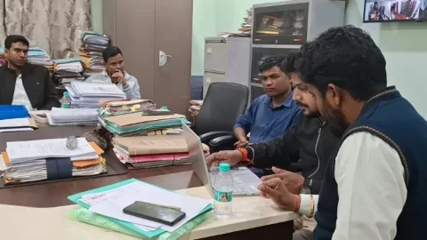 Dhanbad:धनबाद में बालू माफिया ने किया माइनिंग डिपार्टमेंट की टीम पर हमला,दो माइनिंग इंस्पेक्टर घायल