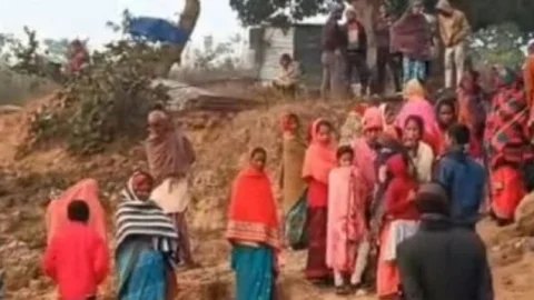 Jharkhand : लातेहार में पुल निर्माण करा रही कंपनी के मुंशी की उग्रवादियों ने किया मर्डर