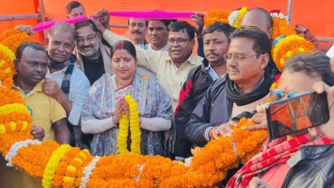 Dhanbad: नव वर्ष के मौके पर जनता मजदूर संघ ने किया वन भोज का आयोजन