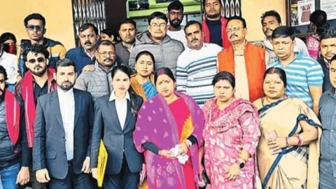 Dhanbad: डिगवाडीह कार्मल स्कूल में छात्राओं से शर्ट उतरवाने के मामले का पटाक्षेप, समझौता, प्रिंसिपल ने मांगी माफी