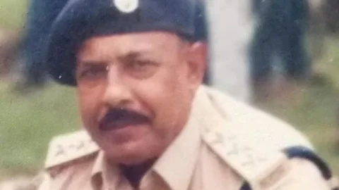 Bihar: बगहा में ट्रक चालकों से अवैध वसूली करने वाले DSP पर FIR