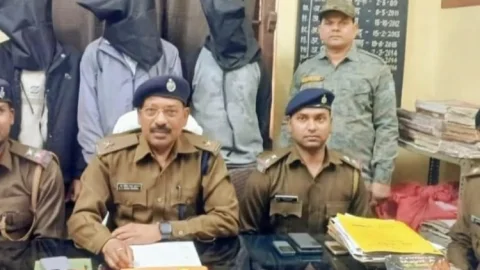Jharkhand: रेल अफसर पर हमला और लूटकांड का खुलासा, पुलिस ने तीन आरोपियों को किया अरेस्ट