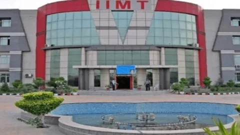 Uttar Pradesh : मेरठ की IIMT यूनिवर्सिटी में स्टूडेंट्स ने पढ़ी नमाज, Video Viral, खालिद व तीन सिक्युरिटी गार्ड सस्पेंड