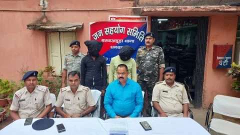 Dhanabad : ट्रक चोरी के दो आरोपी को पुलिस ने रंगेहाथ दबोचा