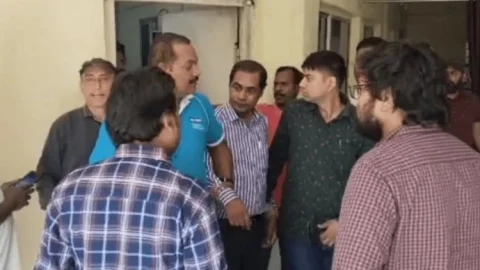 Jharkhand : धनबाद में CBI ने 15 हजार रुपये की रिश्वत लेते पीएफ क्लर्क समेत दो को दबोचा
