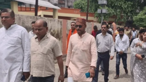 Uttar Pradesh : यूपी में छेड़खानी से तंग  छात्रा ने किया सुसाइड, SO लाइन हाजिर, गांव में टेंशन