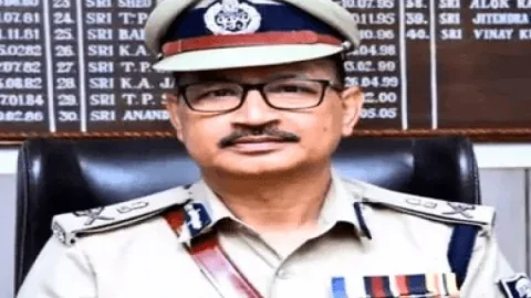 बिहार: “पहली पत्नी छोड़ दूसरी शादी की तो जाएगी नौकरी”, बिहार DGP का दारोगाओं को अल्टीमेटम
