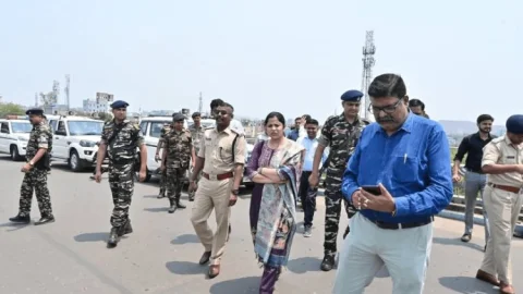 Dhanbad: सीनीयर अफसरों ने किया वैकल्पिक मार्ग का निरीक्षण