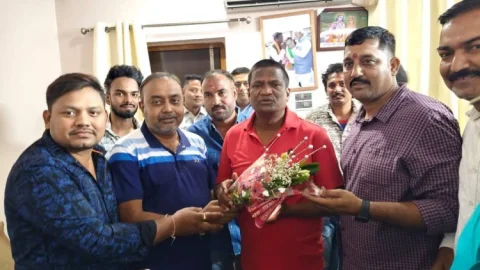 Dhanbad : एमपी ढुलू महतो के जन्मदिन पर बधाईयों का तांता, अमित शाह व भूपेंद्र यादव ने भी दी शुभकामनाएं