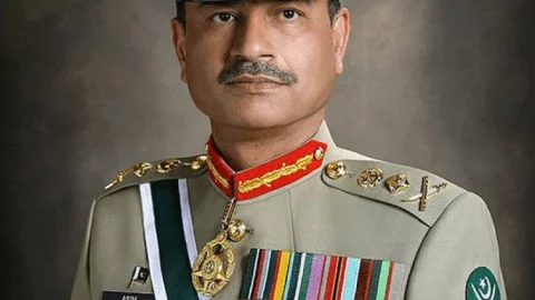 Pakistan: पाकिस्तानी सेना प्रमुख जनरल आसिम मुनीर को बनाया गया फील्ड मार्शल, भारत से कुटाई के बाद प्रमोशन 