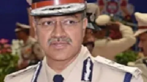 Bengaluru Stampede: बेंगलुरु भगदड़ में बड़ा एक्शन: पुलिस कमिश्नर, ACP समेत कई सीनीयर अफसर सस्पेंड