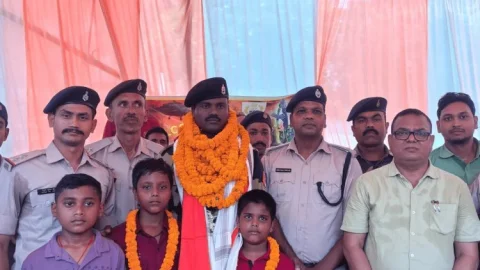 Dhanbad : ऑपरेशन सिंदूर में अदम्य साहस का परिचय देने वाले BSF जवान का जोरदार स्वागत