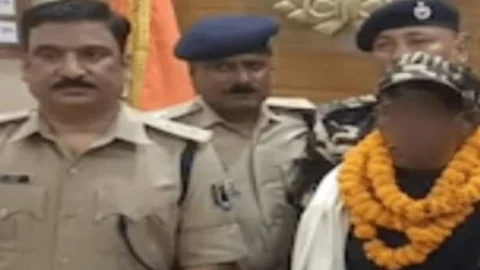 Bihar: बिहार के लखीसराय में इनामी नक्सली ने किया सरेंडर, 15 वर्षों से था फरार