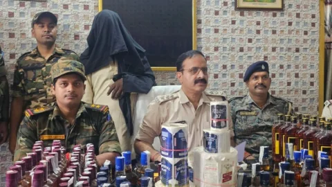 Jharkhand:पलामू पुलिस ने जब्त किया 10 लाख की अवैध विदेशी शराब, तस्कर अरेस्ट