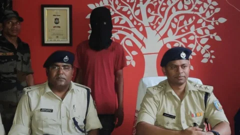 Dhanbad: सूर्या मर्डर केस के आरोपी को बैंक मोड़ पुलिस ने किया अरेस्ट