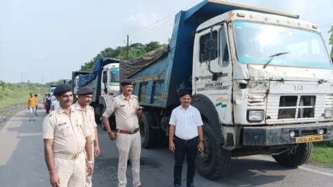 Dhanbad : MPL में कोयले के नाम पर हो रही मिट्टी-पत्थर की सप्लाई ! पुलिस ने चार हाइवा पकड़े