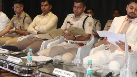 Dhanbad: BCCL को लीज होल्ड एरिया में ओवर बर्डन डंप करने तथा कोल माइनिंग अवैध मुहाने शीघ्र बंद करने का निर्देश 